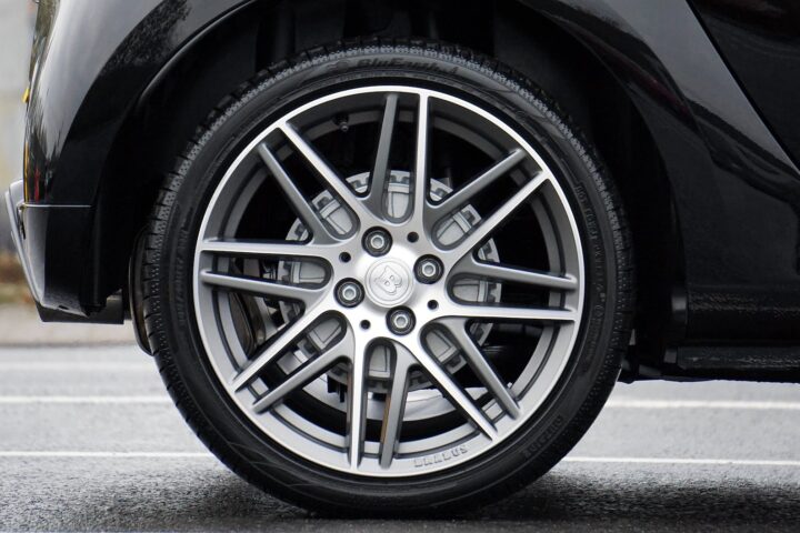 close up photograph of chrome vehicle wheel